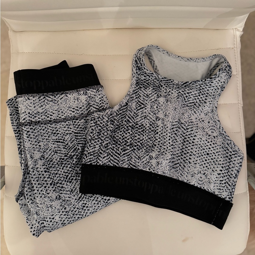 Never worn Strut This workout set
* can be sold separately *
